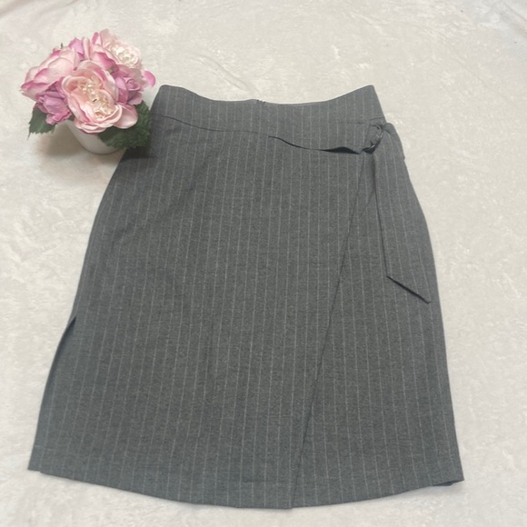 AUGUST 1 EIGHT NWT Size S Pin Striped Lined Faux Wrap Skirt - Picture 1 of 14